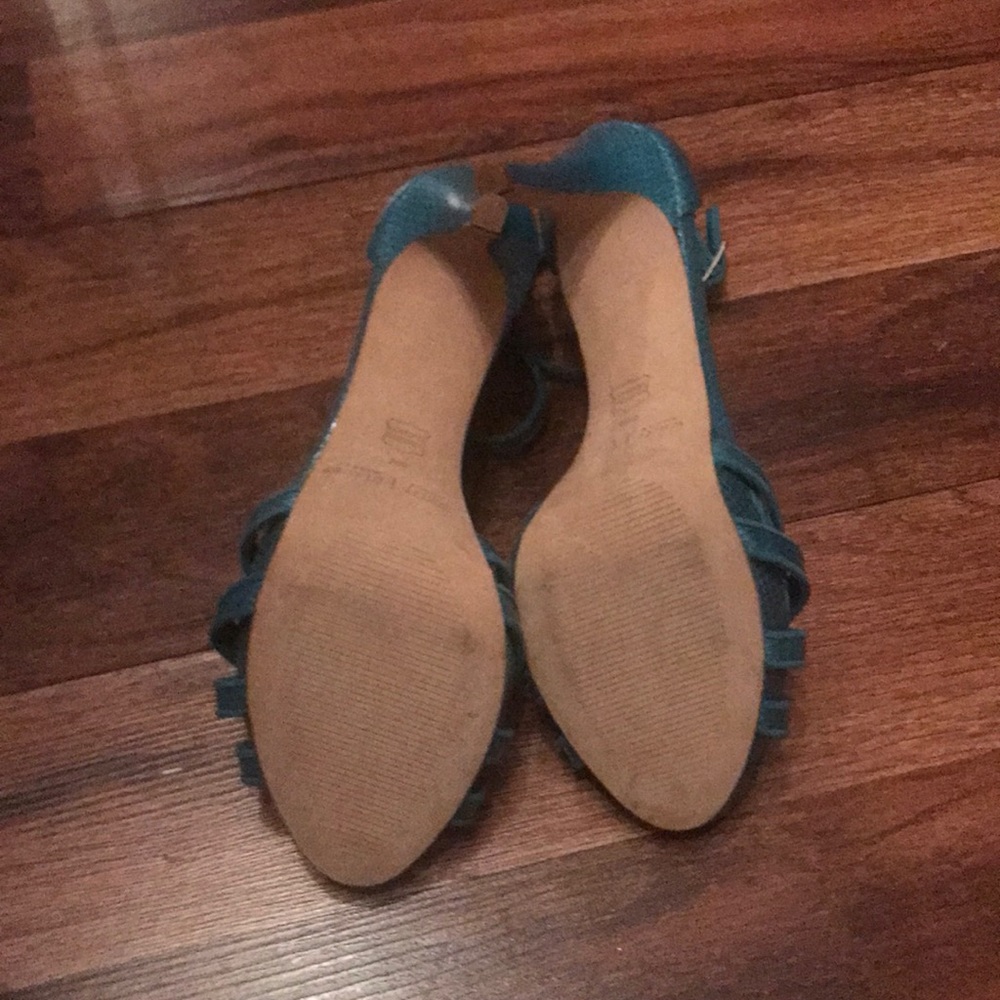 Shoes - Picture 3 of 3